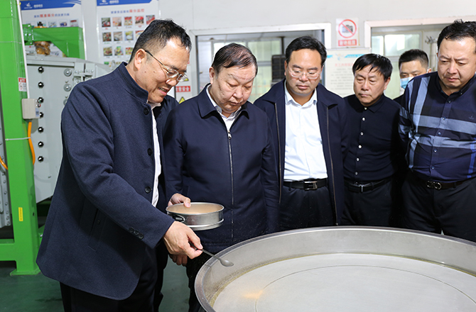 新乡市副市长祁文华带队调研17yy经典小游戏股份