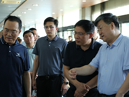 【新乡网】新乡市领导调研振动筛分产业链及企业上市工作