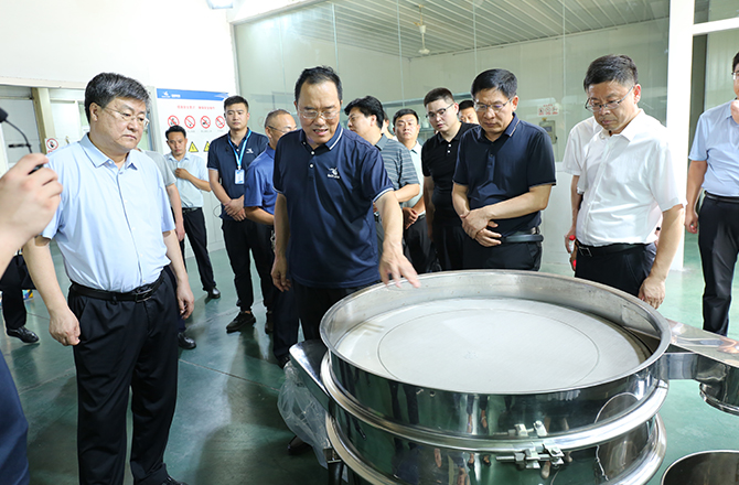 新乡市领导调研振动筛分产业链及企业上市工作